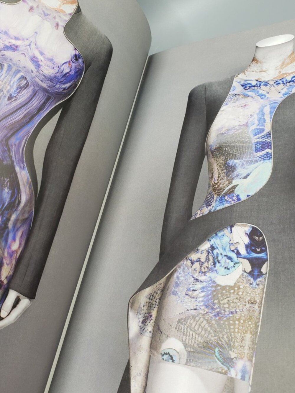 Alexander McQueen Savage Beauty Design Hardcover Coffee Table Picture Book 2011 - Picture 10 of 14